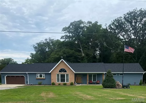 1411 W Old National TRL, Greenville, IL 62246