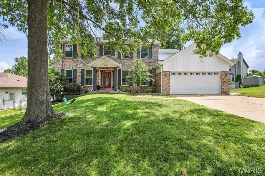 1710 San Martin DR, Fenton, MO 63026