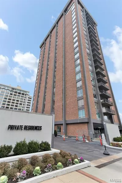 200 S Brentwood #12F, St Louis, MO 63105