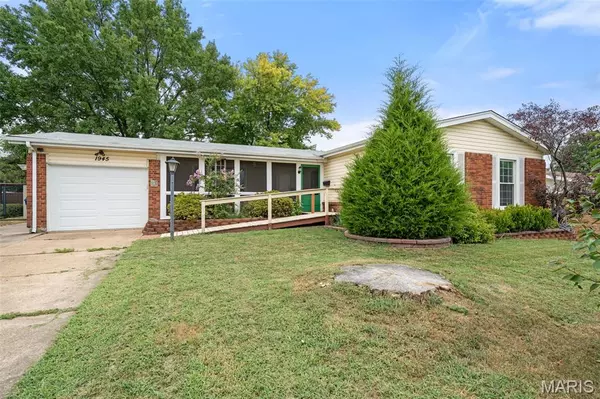 1945 Pohlman RD, Florissant, MO 63033