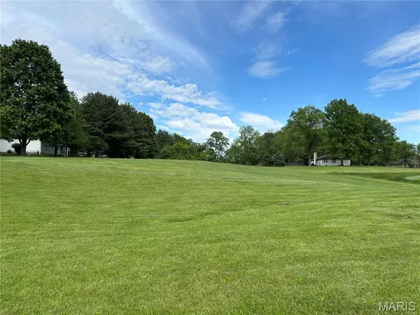 139 Savannah CT, Glen Carbon, IL 62034