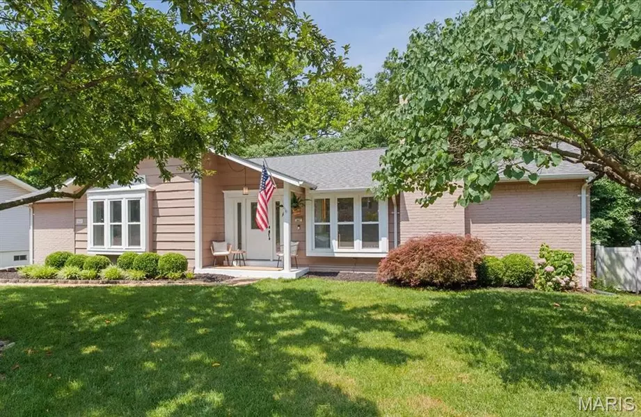 447 Maymont DR, Ballwin, MO 63011