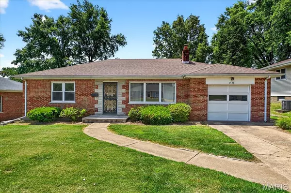 7438 Cheshire LN, Affton, MO 63123