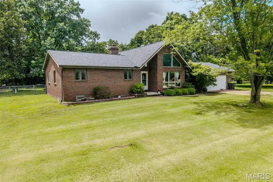 26147 Orlando LN, Lebanon, MO 65536