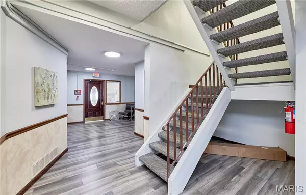 St Louis, MO 63141,942 Guelbreth LN #208