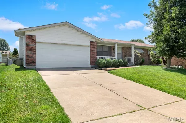 300 Chestnut DR, St Charles, MO 63301