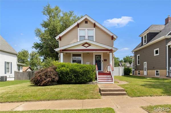 7033 Pernod AVE, St Louis, MO 63139