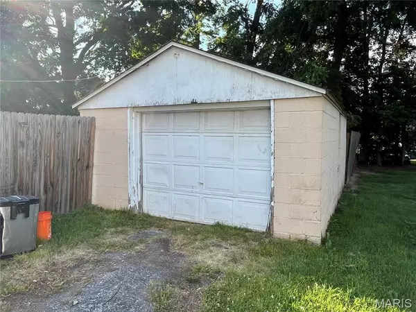 Alton, IL 62002,3716 Western AVE