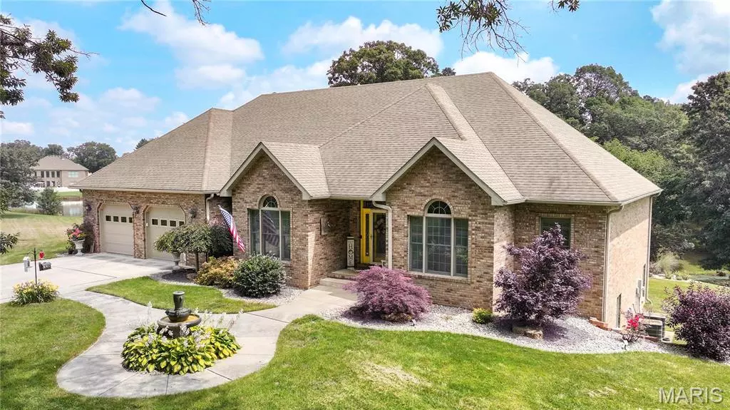105 Lake DR, Alton, IL 62002