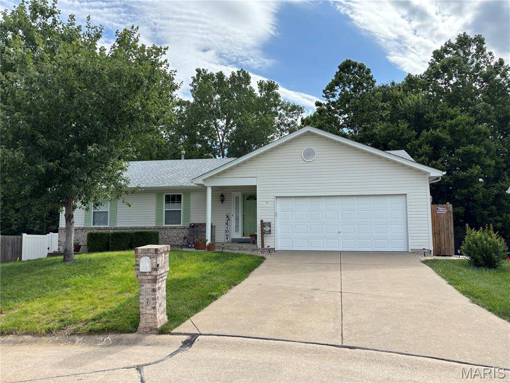 7 McClay Village CIR, St Peters, MO 63376