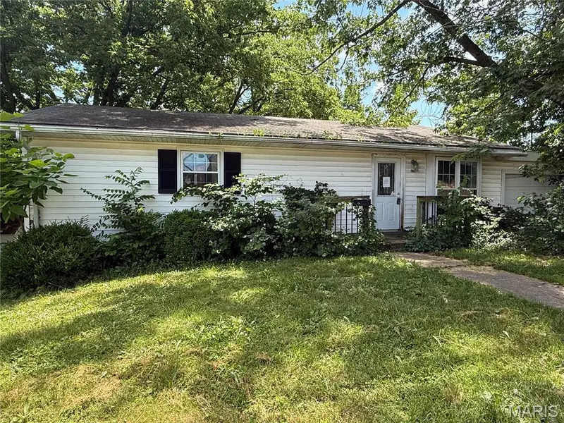 108 Market ST, Paris, MO 65275