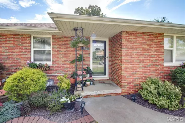 Godfrey, IL 62035,5511 Ladue DR