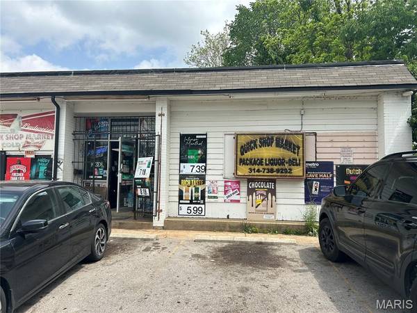 7823 Saint Charles Rock RD, St Louis, MO 63114