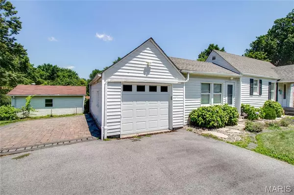 East Alton, IL 62024,201 Oak ST