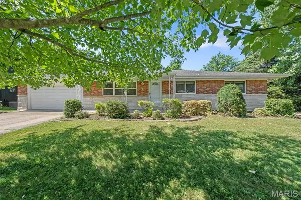 6 Ashgate CT, Fenton, MO 63026