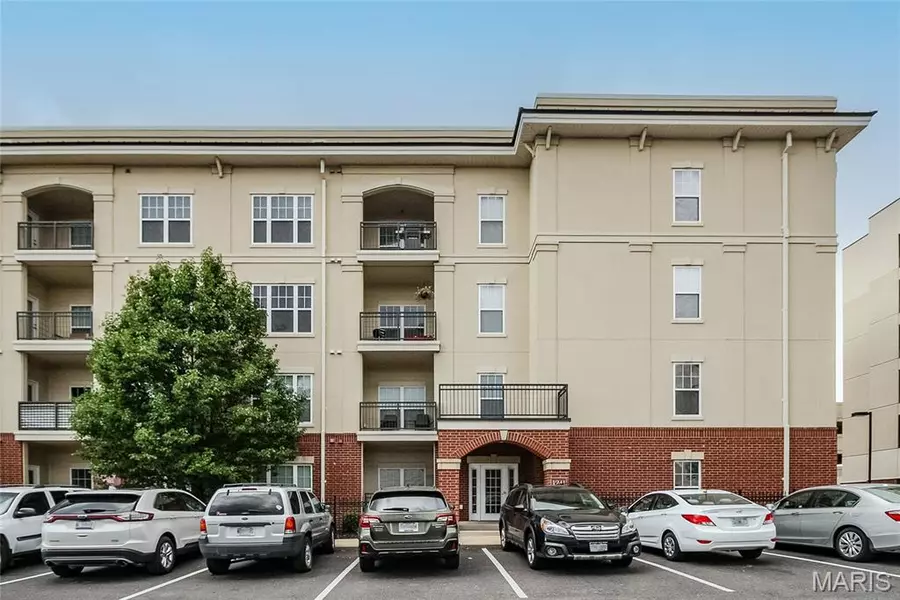 1241 Strassner DR #1203, Brentwood, MO 63144