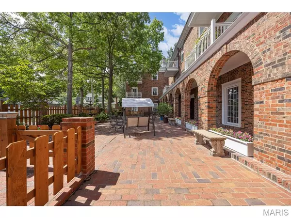 Webster Groves, MO 63119,10 Jefferson RD #3A
