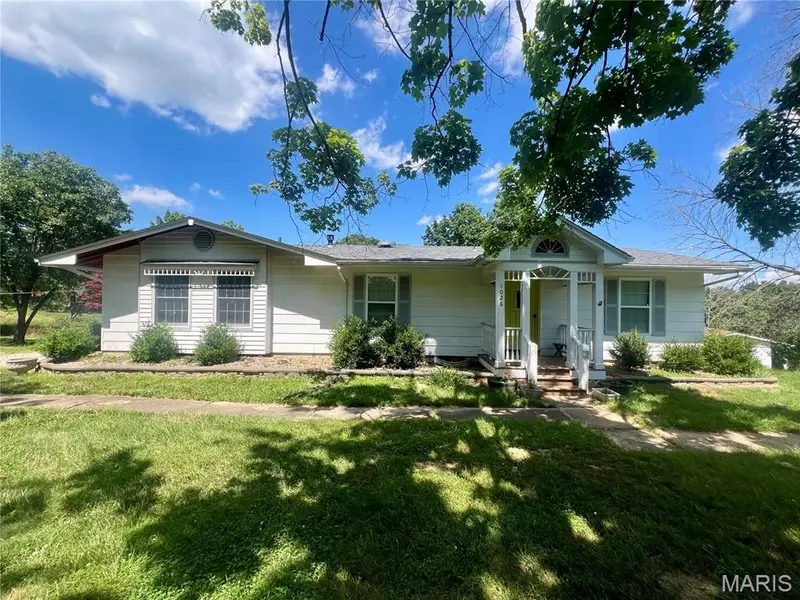 1026 State Highway EE, Winfield, MO 63389