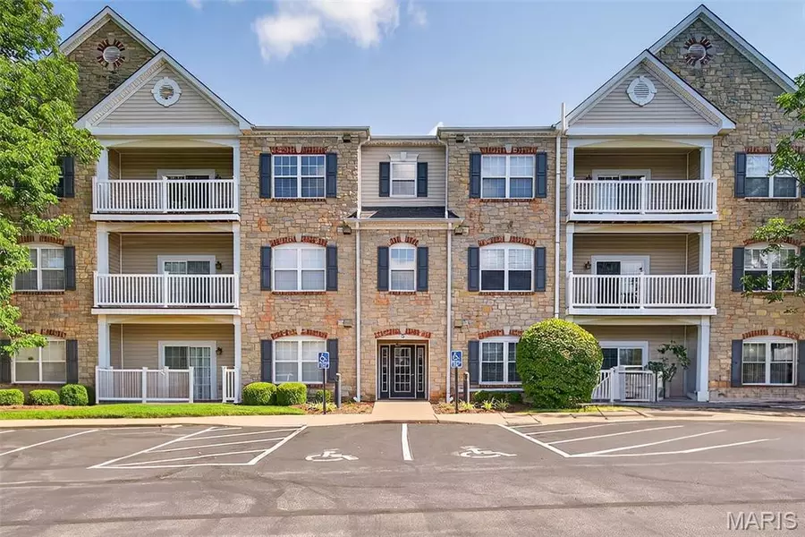 5 Monarch Trace CT #305, Chesterfield, MO 63017