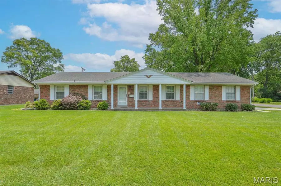 318 W Oak ST, Mascoutah, IL 62258