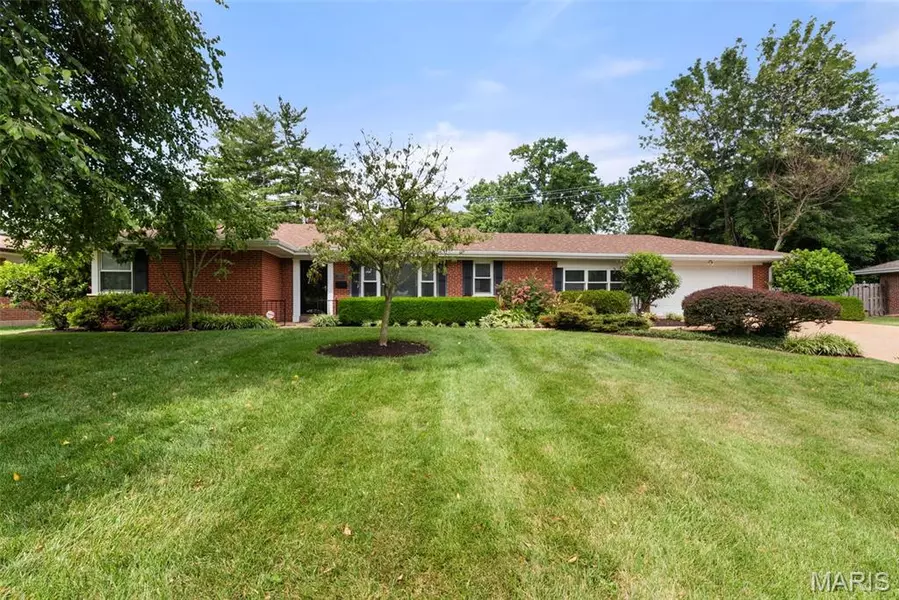 1431 Jamaica CT, Warson Woods, MO 63122