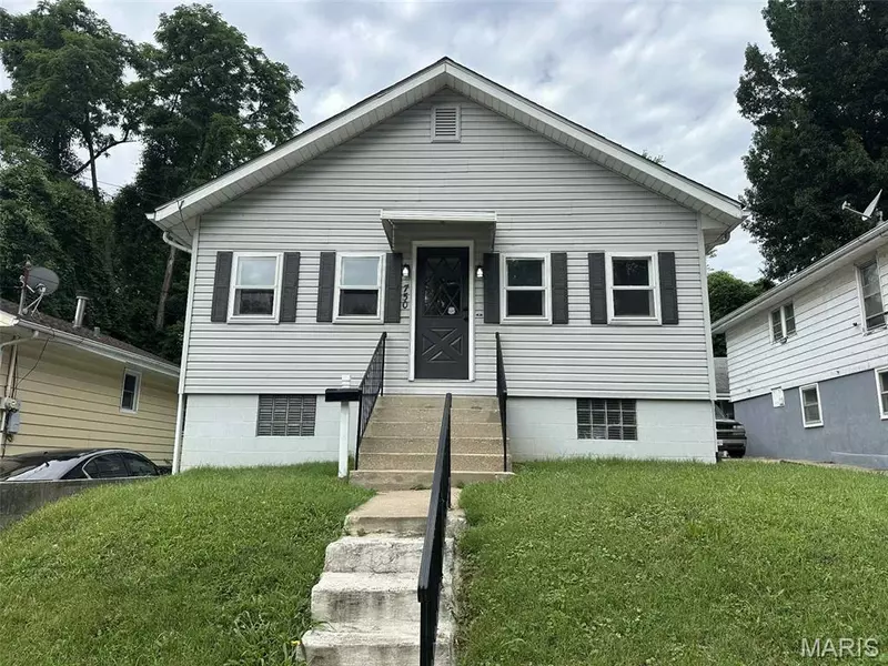 750 Park DR, Alton, IL 62002