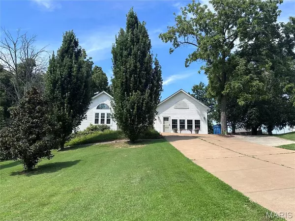 719 Camelot Estates DR, Hillsboro, MO 63050