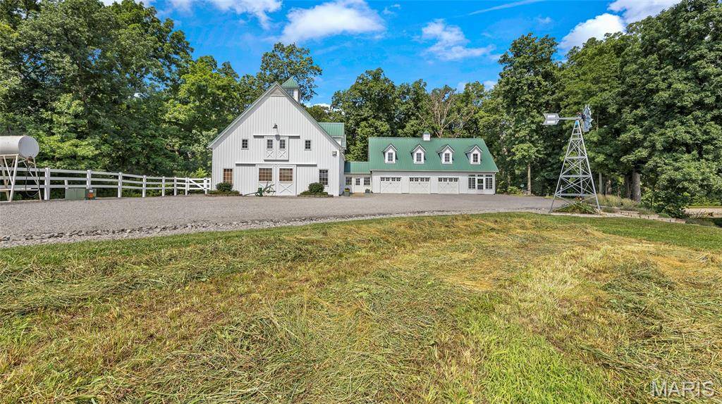 2950 Zingg RD, Millstadt, IL 62260