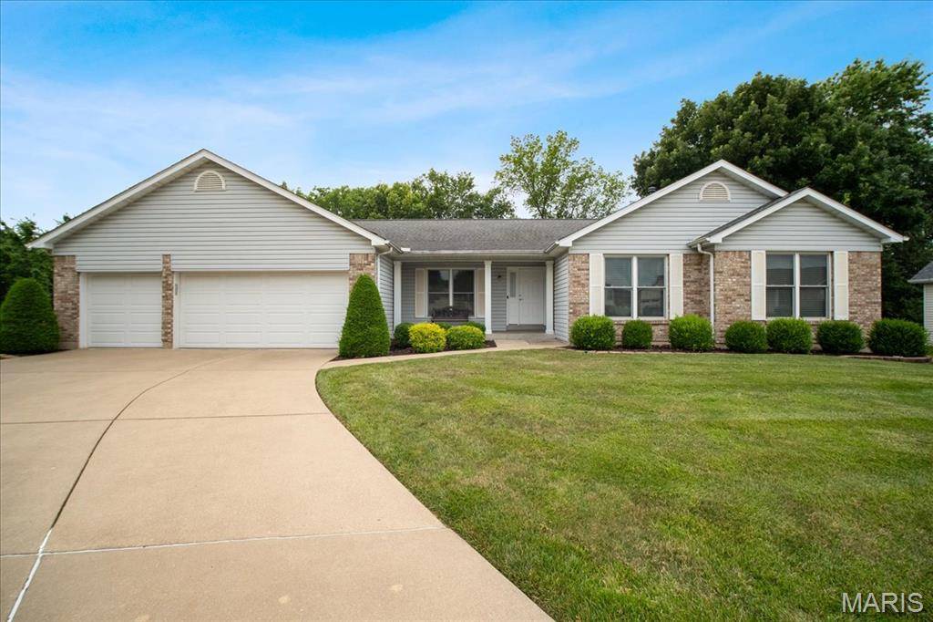 34 Hidden Hills DR, St Charles, MO 63303