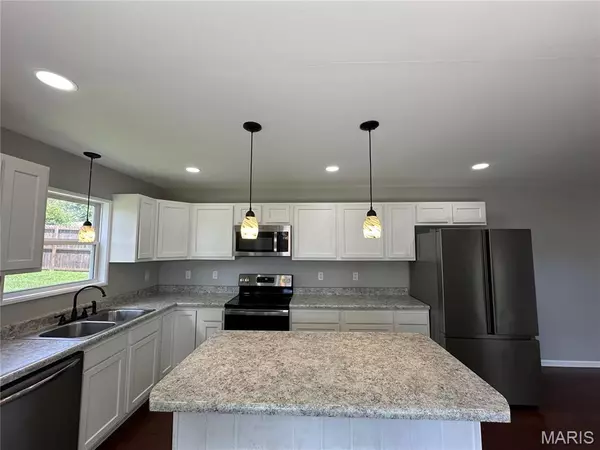 Perry, MO 63462,403 E Wells