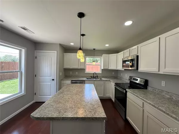 Perry, MO 63462,403 E Wells