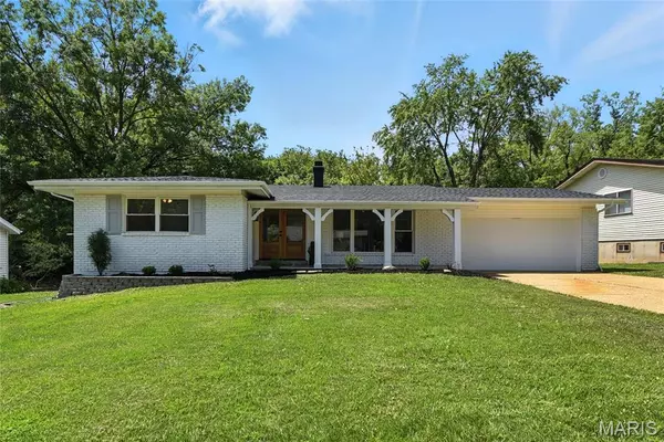15282 Springrun DR, Chesterfield, MO 63017