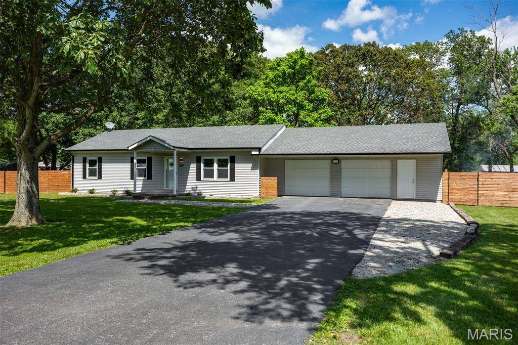 450 Sunny Lane, Mount Olive, IL 62069