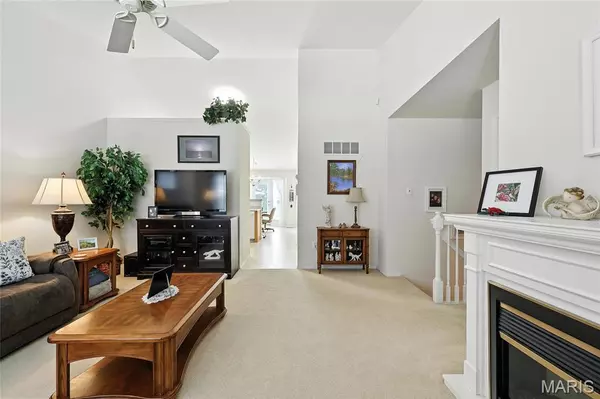 MO 63129,3279 Country Hollow DR
