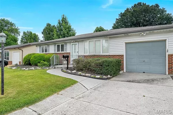 St Louis, MO 63125,922 Vegas DR