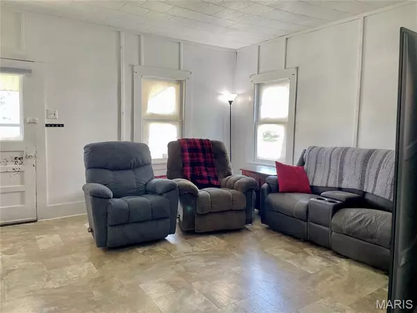 Litchfield, IL 62056,204 E Columbia ST