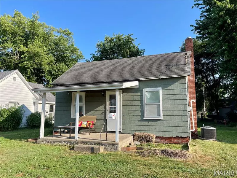 204 E Columbia ST, Litchfield, IL 62056