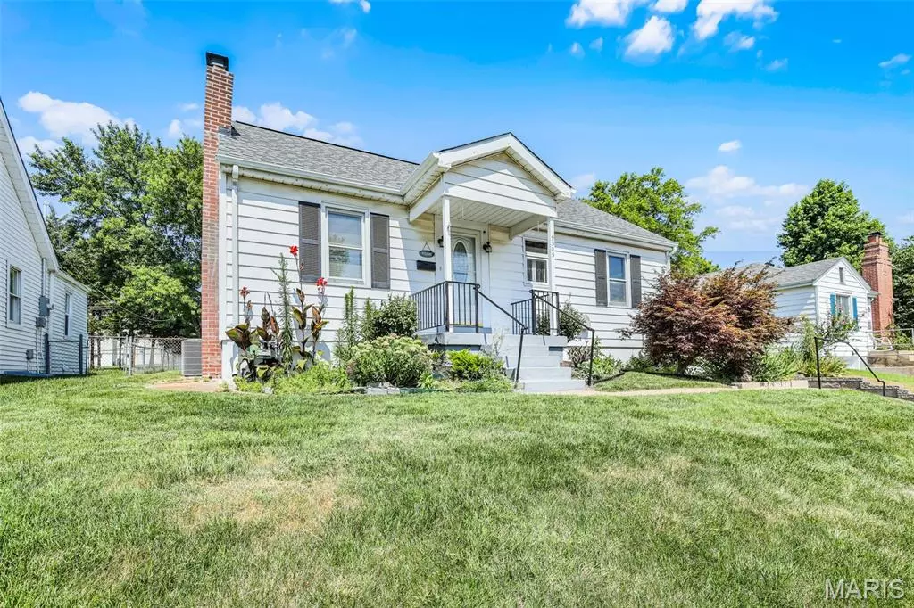 St Louis, MO 63123,9505 Mackenzie RD