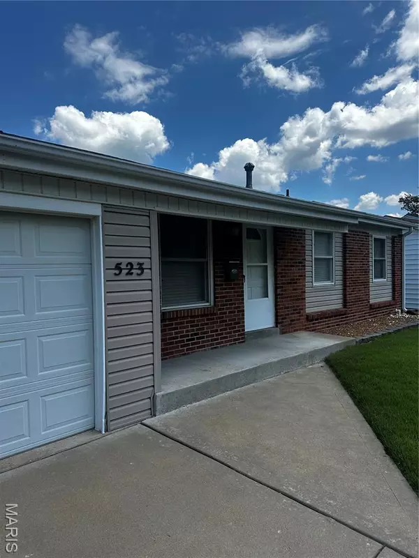 Hazelwood, MO 63042,523 Foxtrail DR