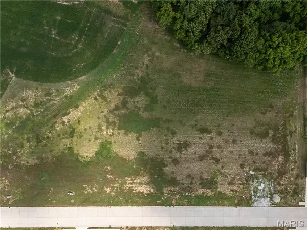 618 Legacy DR, Waterloo, IL 62298