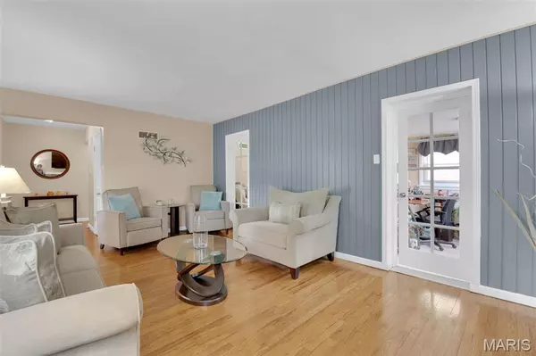 Bellefontaine Nghbrs, MO 63137,22 Green Acres RD