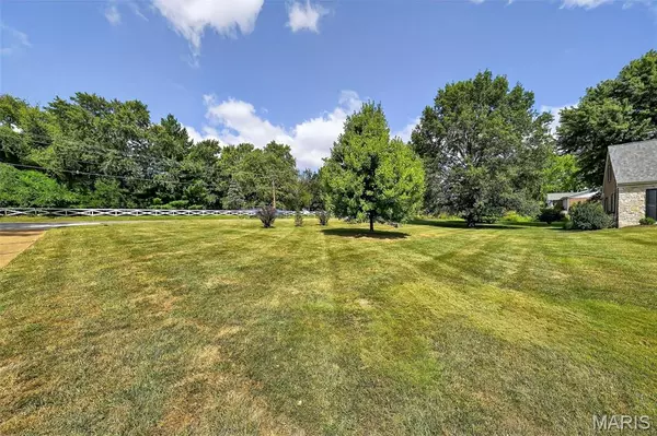 Des Peres, MO 63131,12381 Dunmorr DR