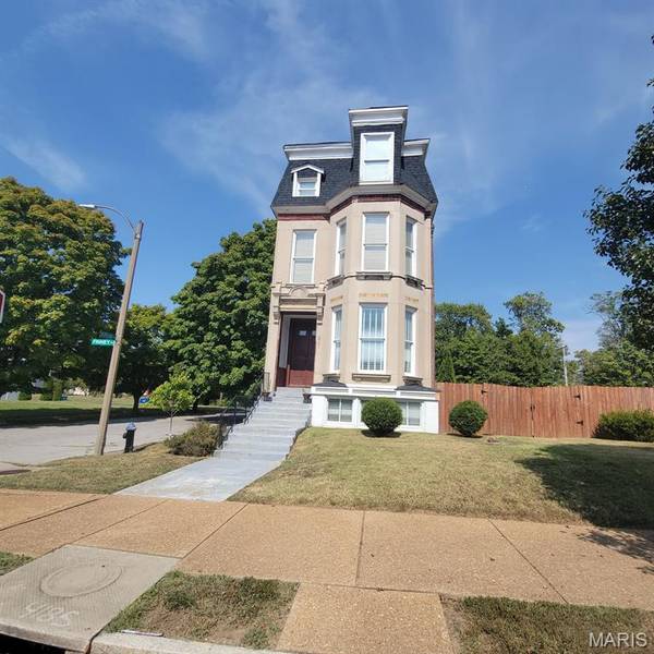 3761 Finney AVE, St Louis, MO 63113
