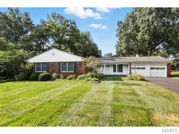 St Louis, MO 63131,11838 Point Oak DR