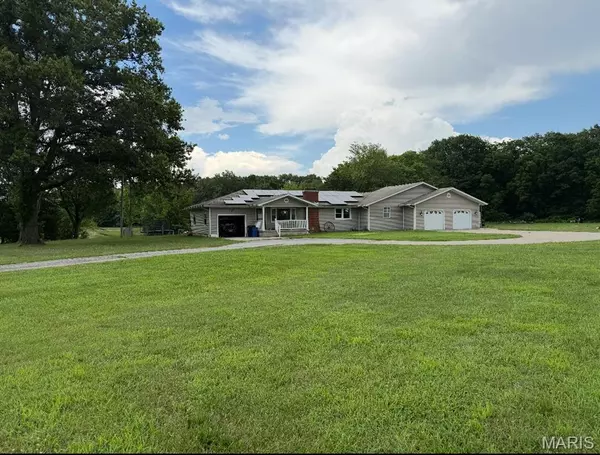 3612 Route 4, Staunton, IL 62088