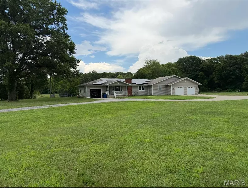 3612 Route 4, Staunton, IL 62088