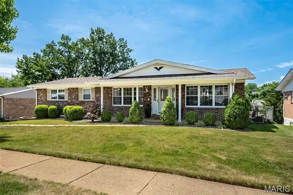 St Louis, MO 63129,3228 Hedgetree LN