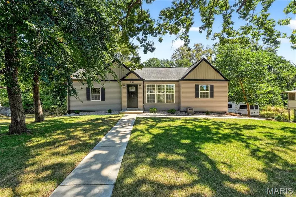 Fenton, MO 63026,901 Oak DR