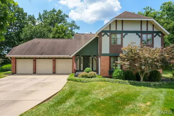 15693 Dresden Lake CT, Chesterfield, MO 63017