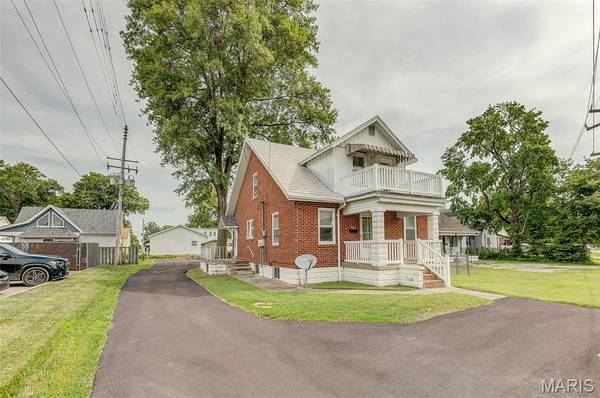403 E Washington ST, Millstadt, IL 62260